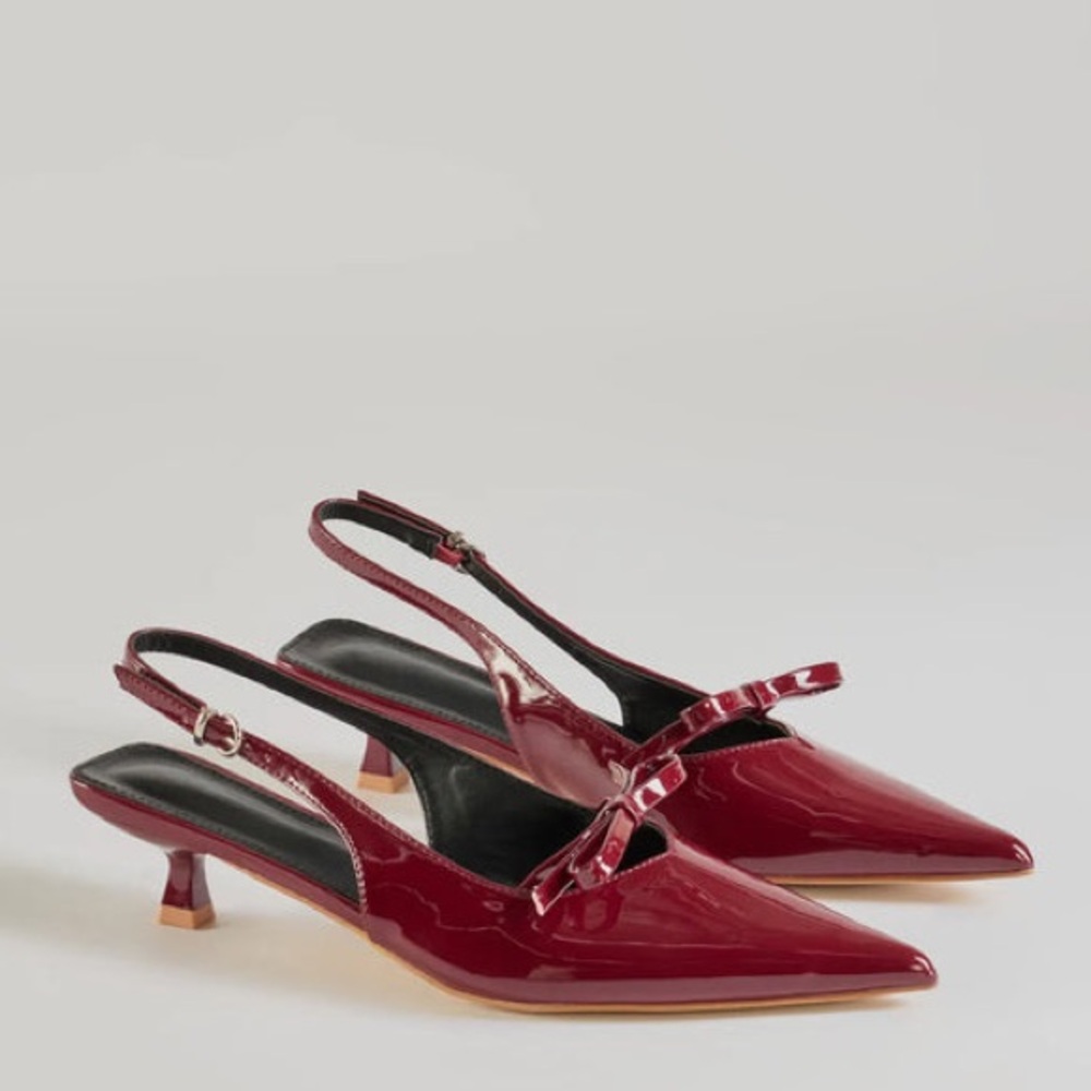 WINDSOR SLEEK BOW STRAP KITTEN HEEL PUMPS